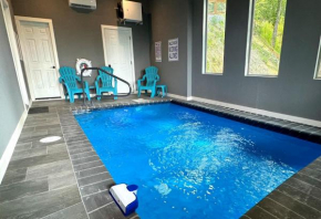 Sunset Splash Pool Cabin